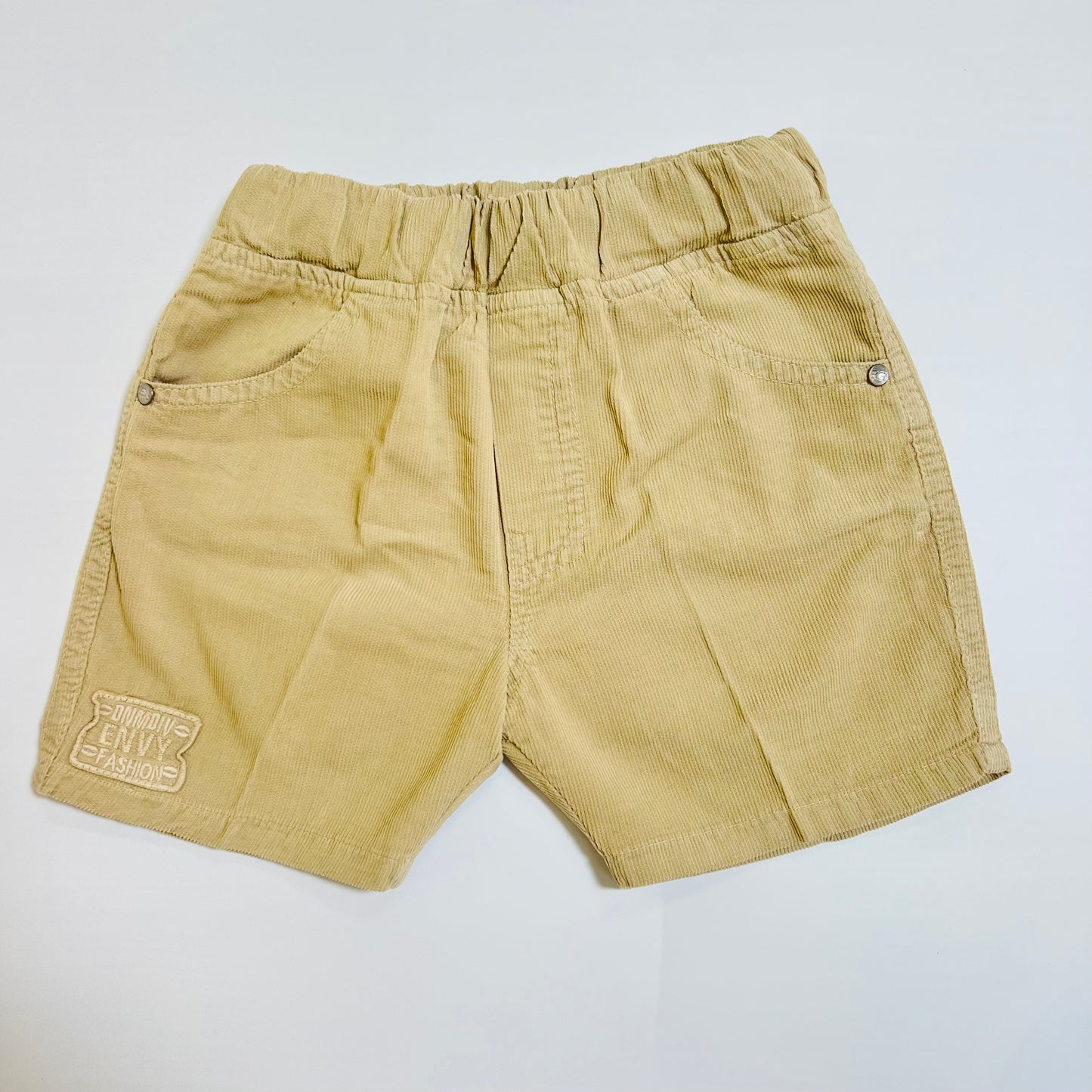 Soft and stylish kids’ corduroy shorts with elastic waist, available in multiple colors. Perfect for daily wear and playtime.
