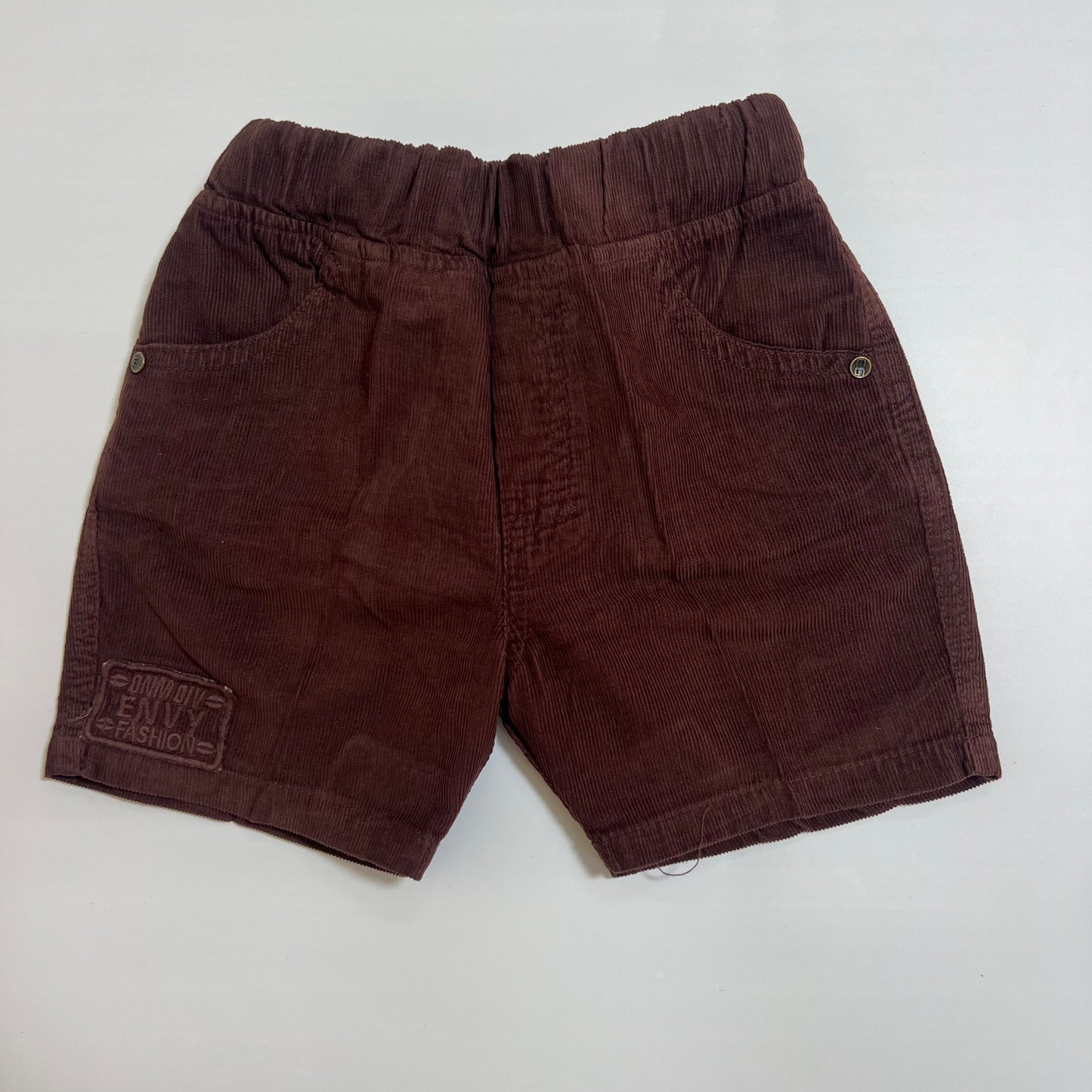 Soft and stylish kids’ corduroy shorts with elastic waist, available in multiple colors. Perfect for daily wear and playtime.

