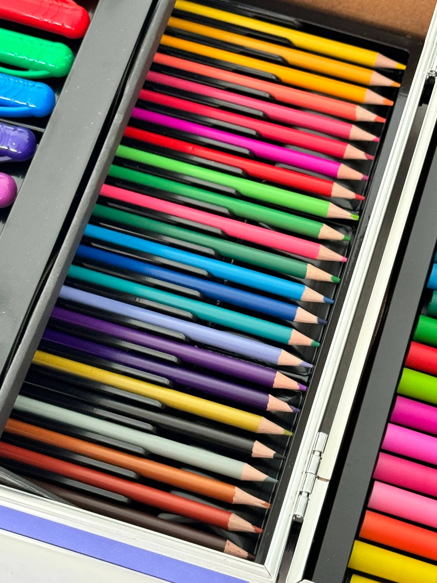 VER-133-MIX SPACE COLOURING KIT